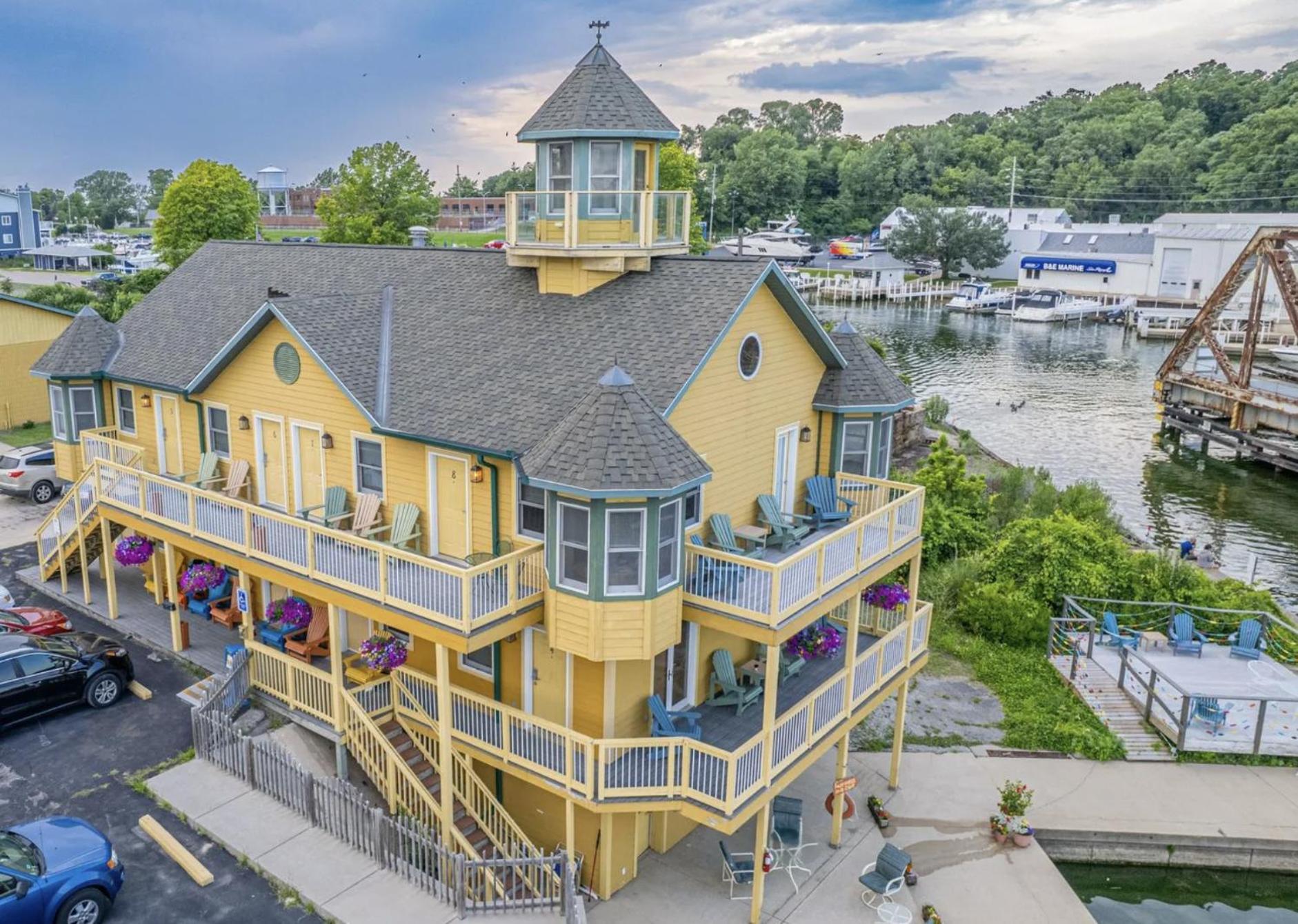 Bridge Inn Michigan City Exterior photo
